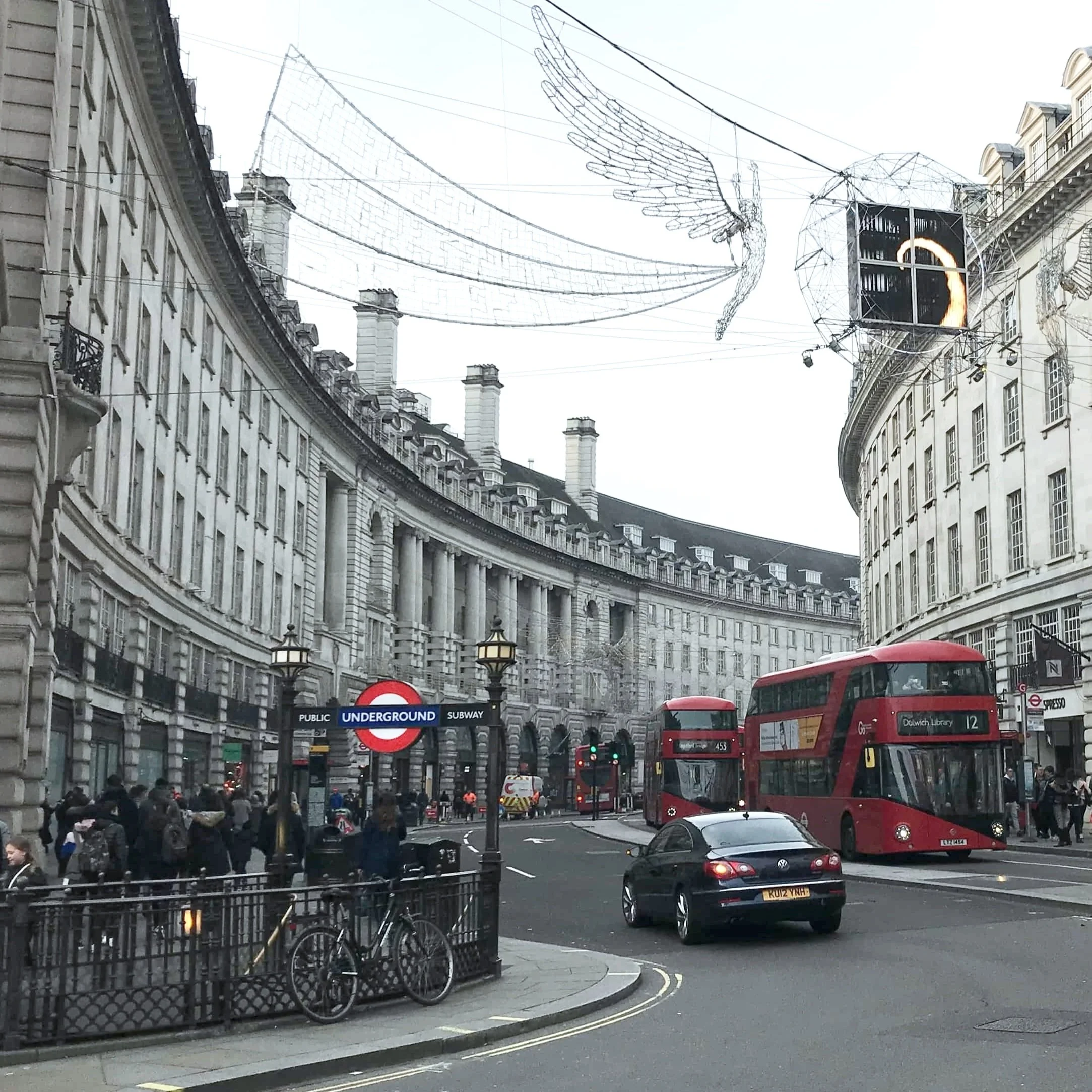 London Bus in Piccadilly Circus (1)