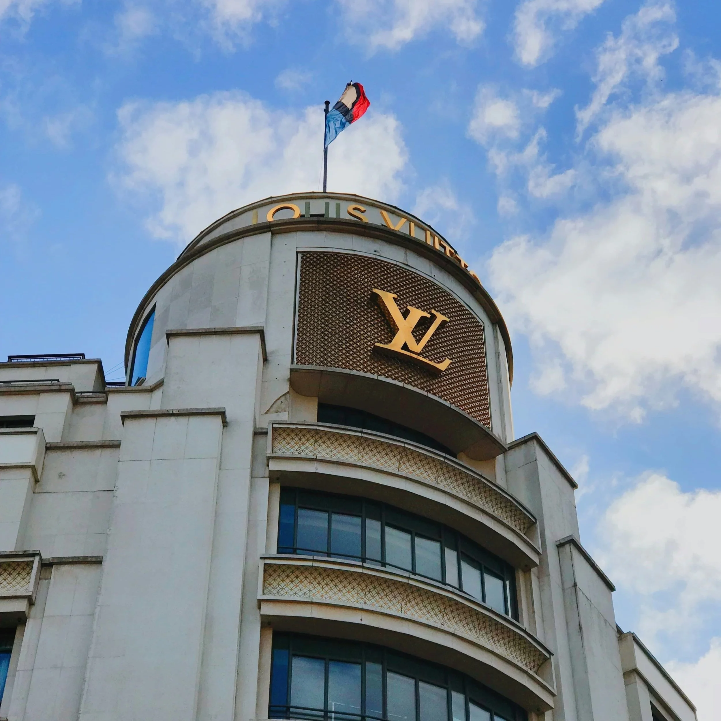 Louis Vuitton Flagship Boutique Champs Elysees Paris (1)