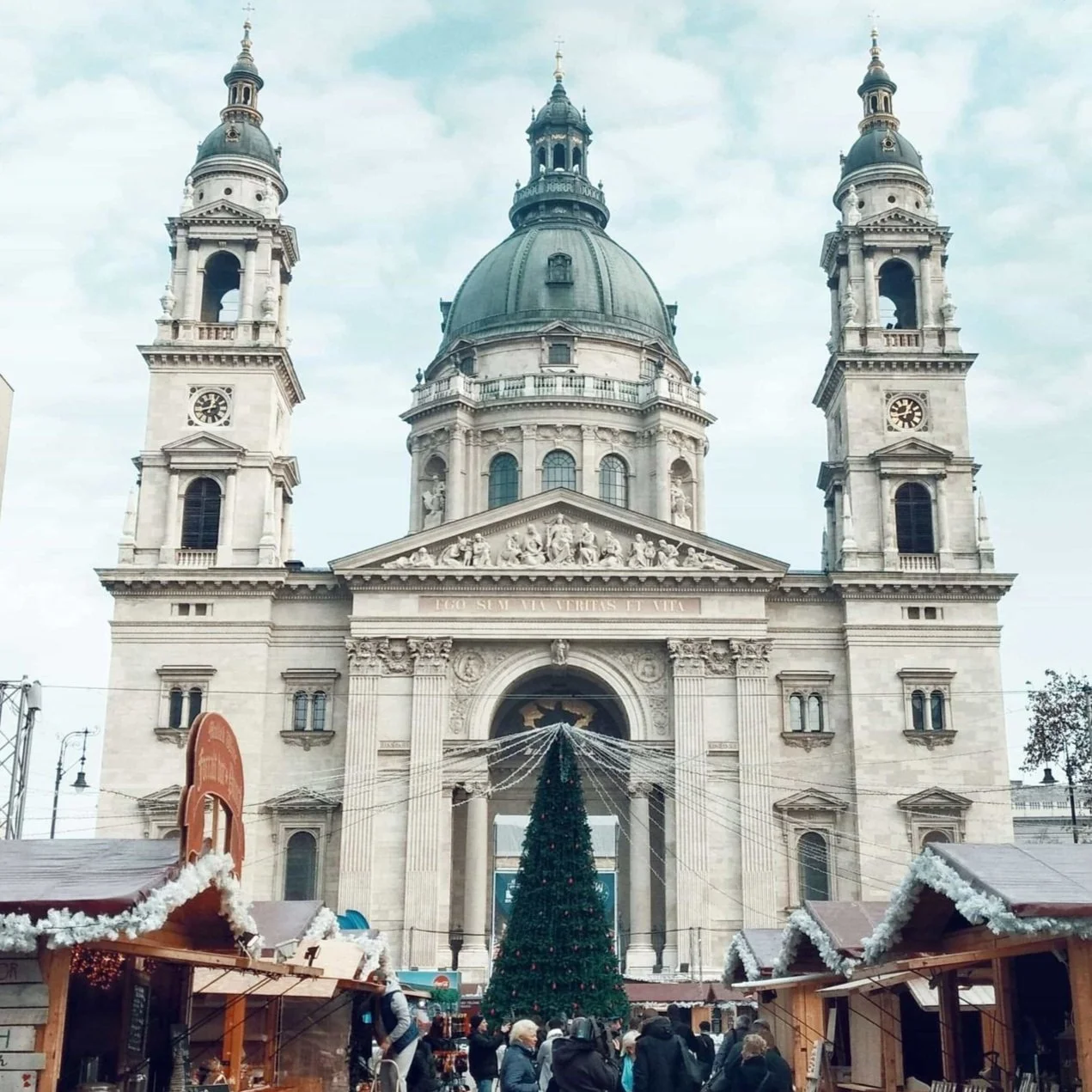 St. Stephen’s Basilica, Christmas Market in Budapest, Hungary (1)