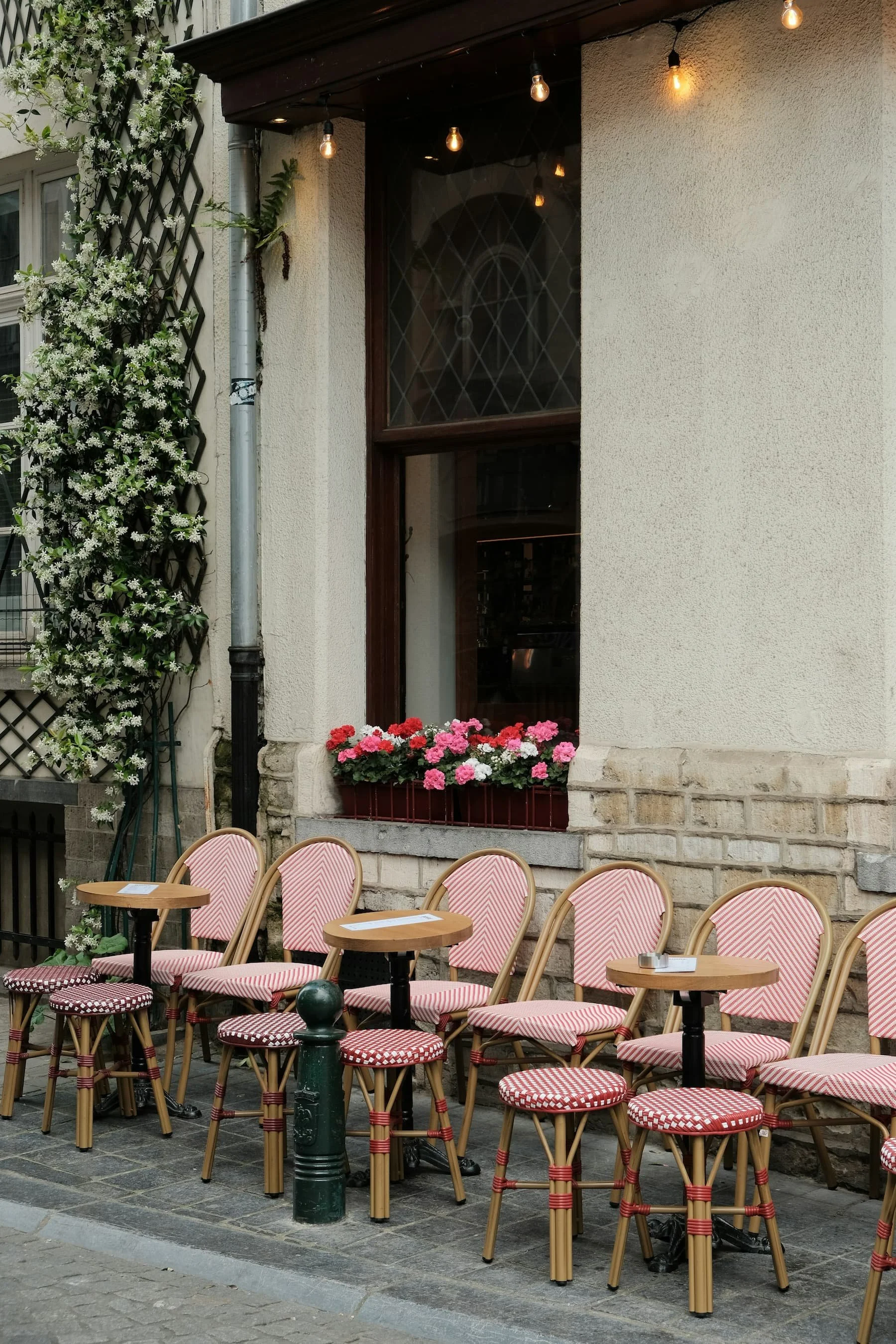 about-notes-from-europe-parisian-cafe.jpg
