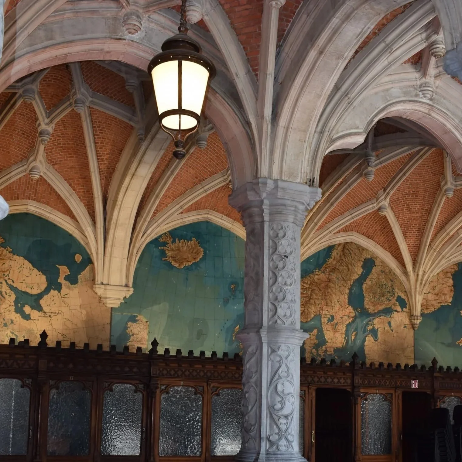 The interior details of Handelsbeurs are an achitectural delight.