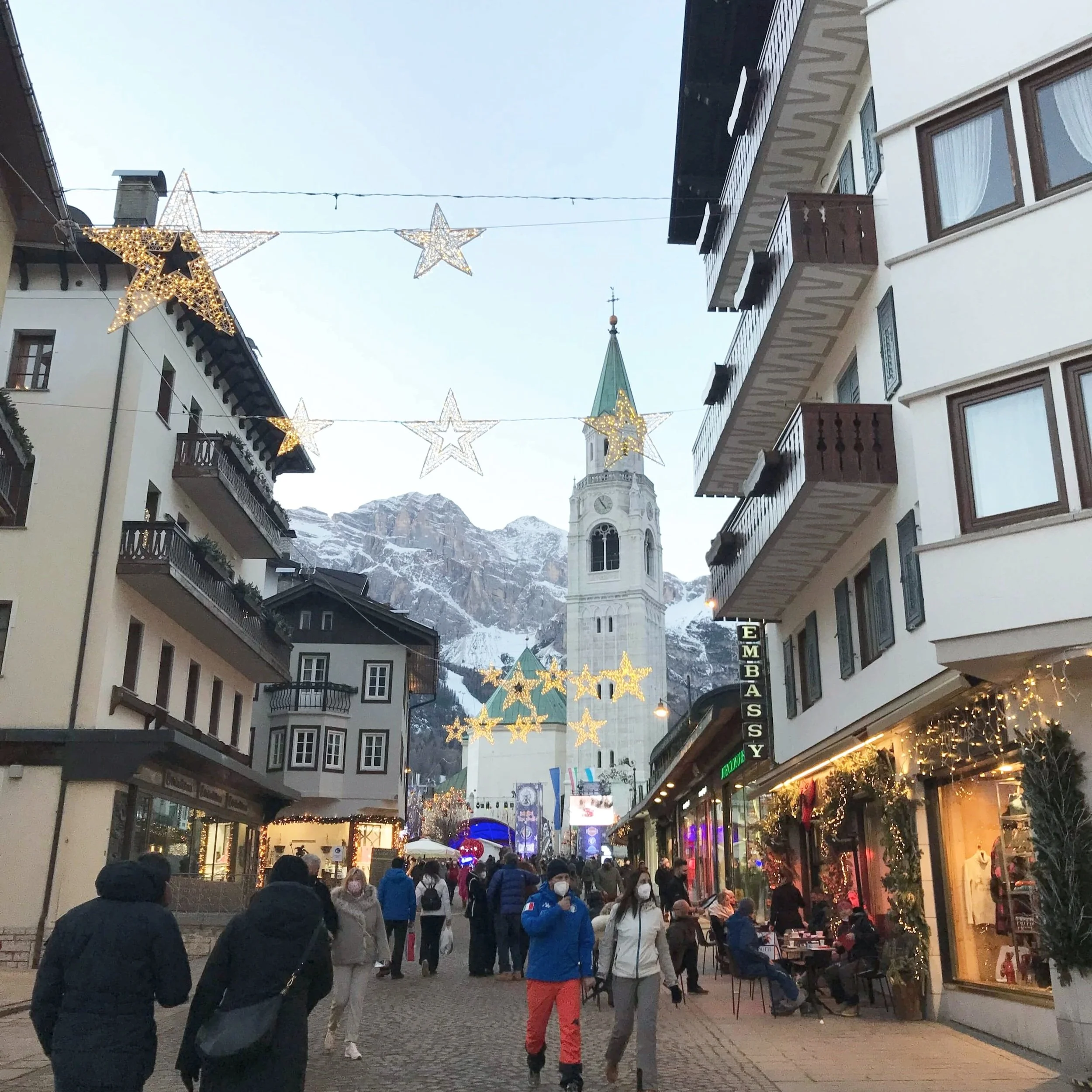 Cortina city center apres ski1