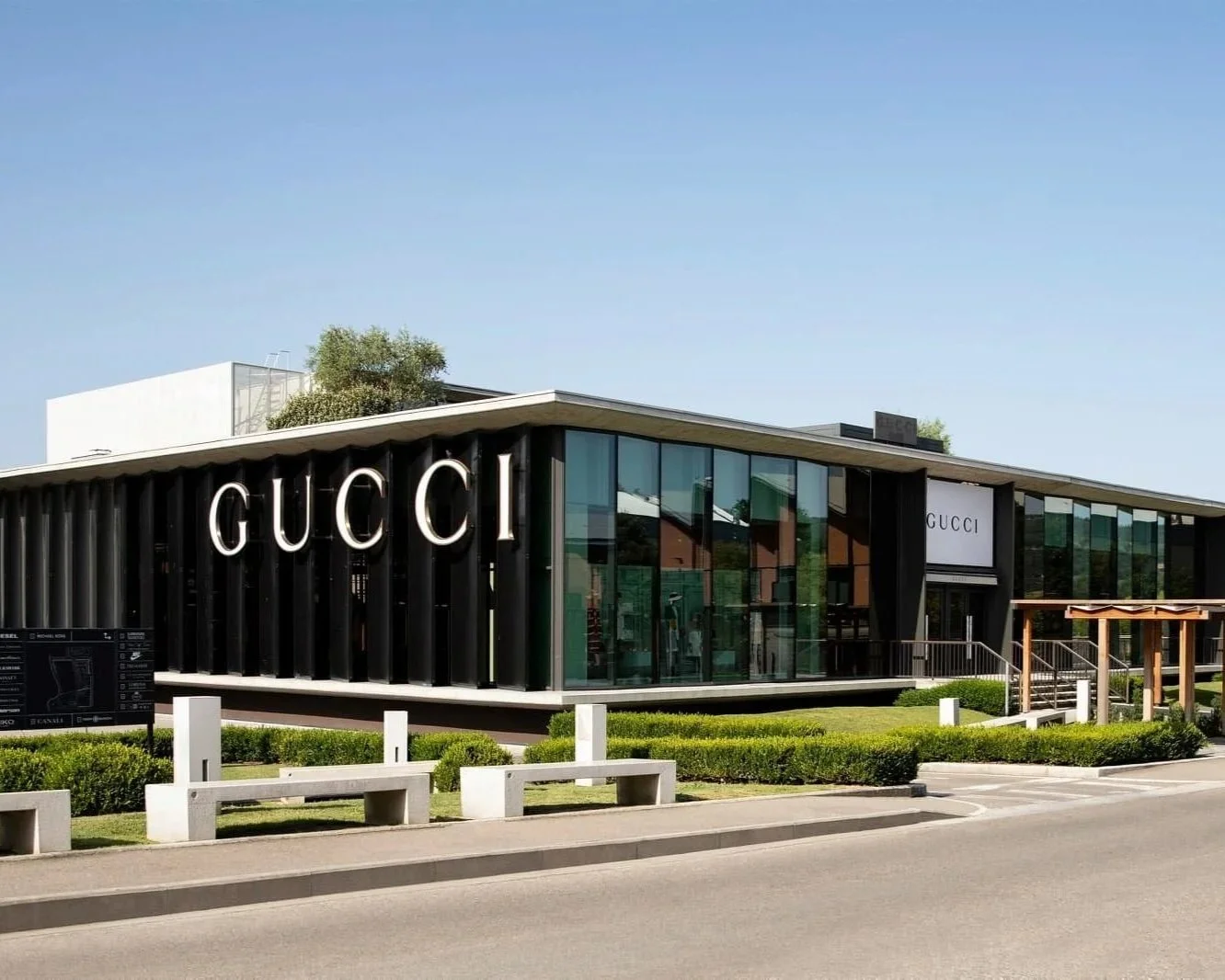 Hero gucci factory outlet florence italy