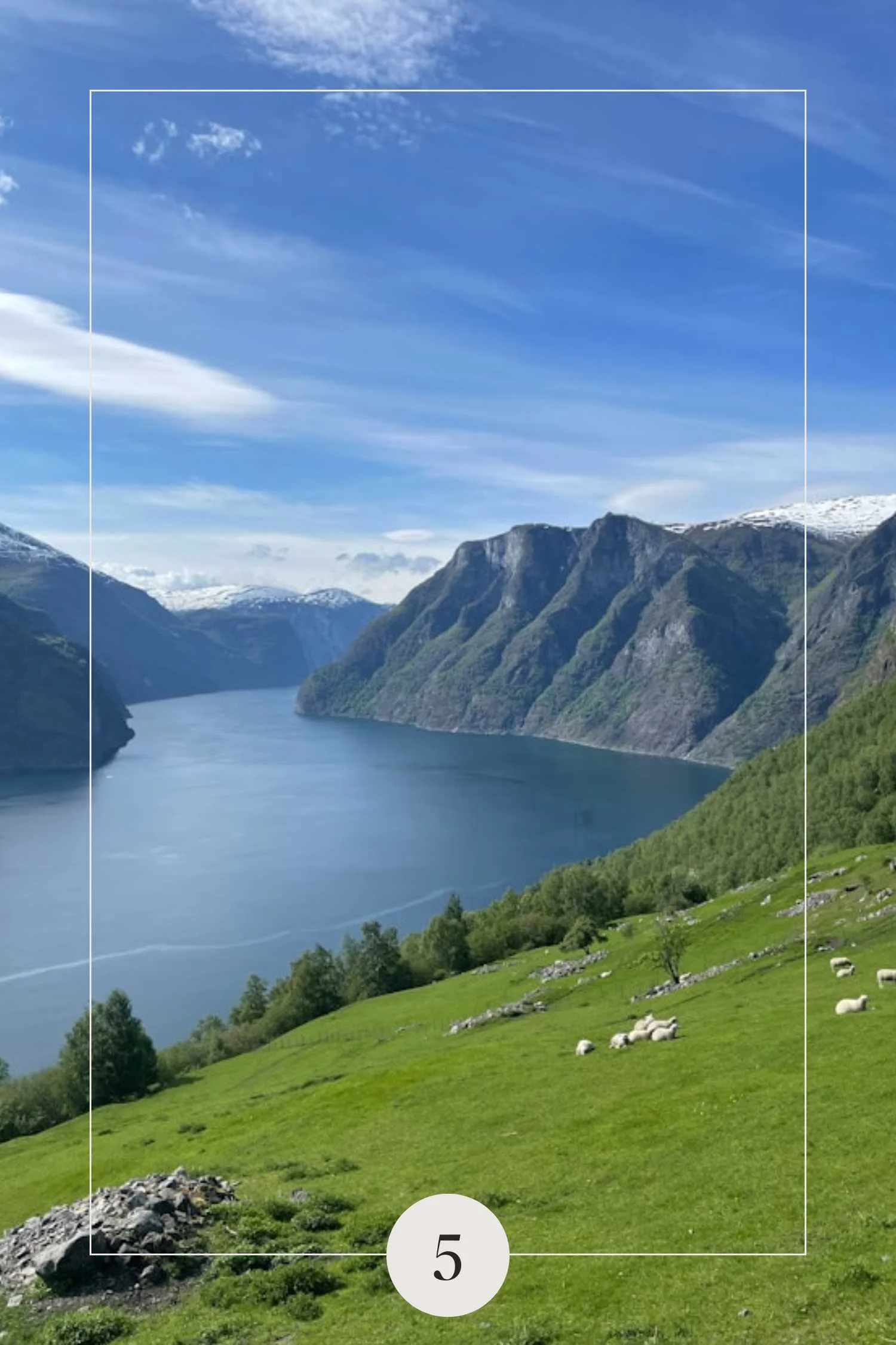Hiking in Flåm