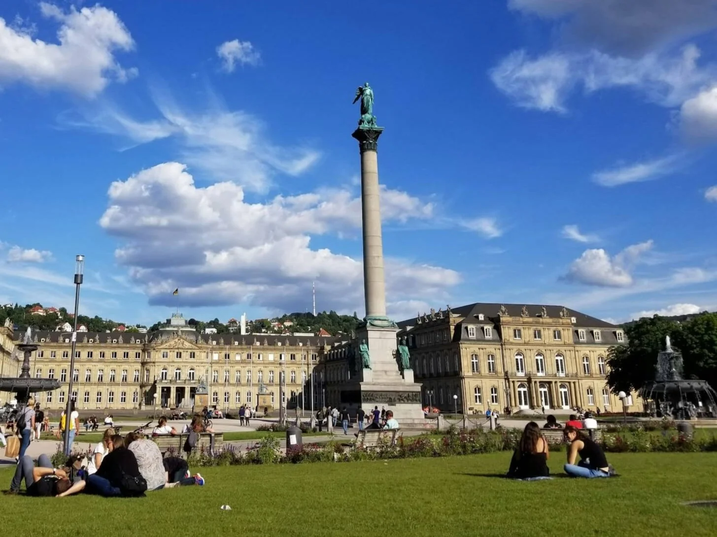 What to do in stuttgart neues schloss sunny day